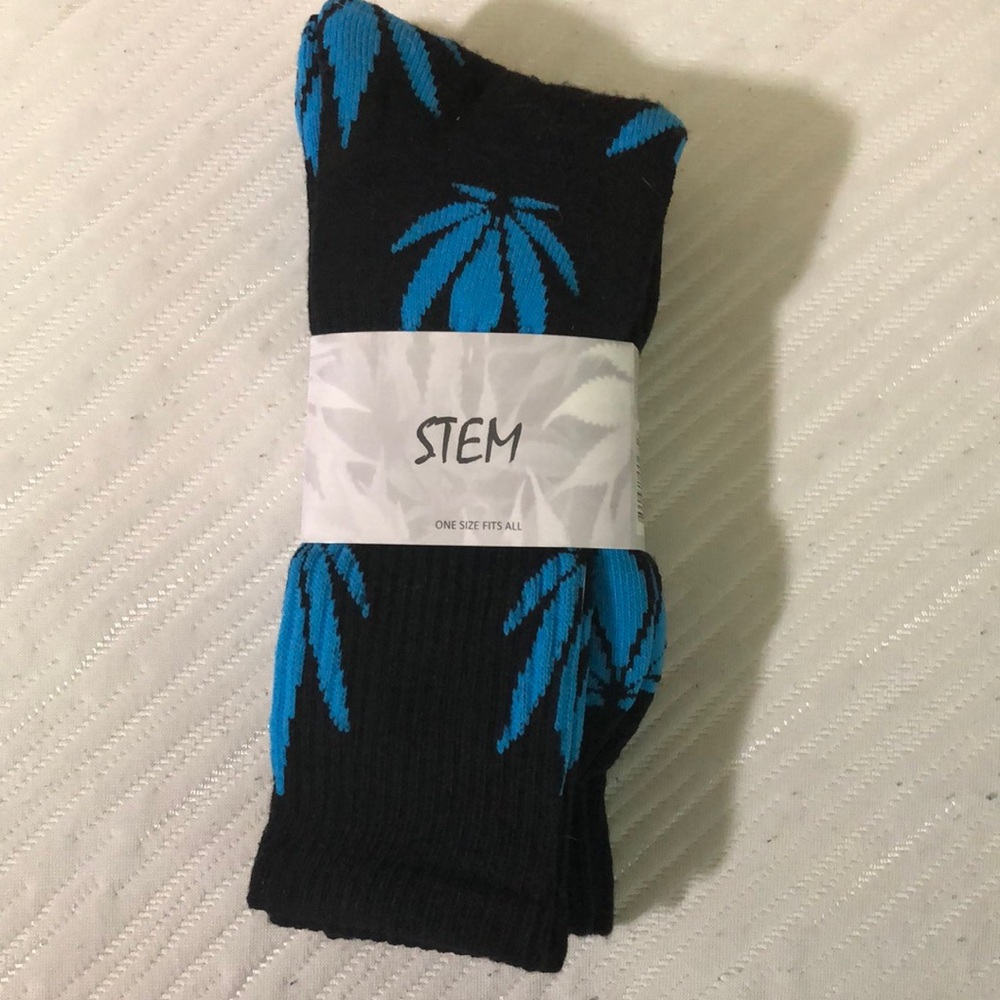 Stem blue weed leaf socks one size fits all two pairs